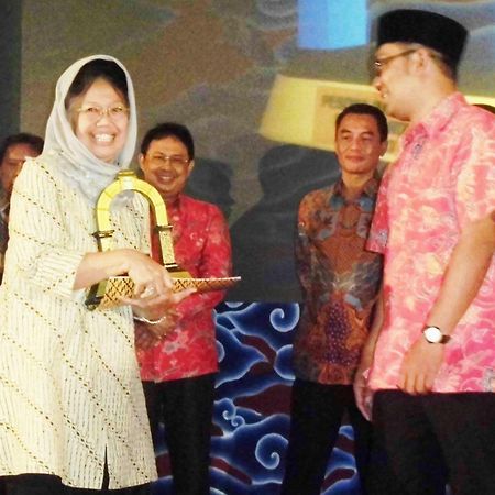 בנדונג Rumah Tawa Hotel Syariah מראה חיצוני תמונה