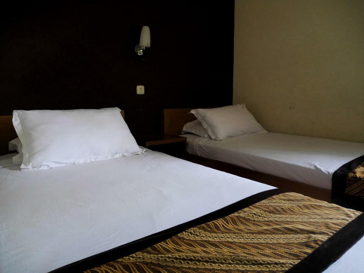 בנדונג Rumah Tawa Hotel Syariah מראה חיצוני תמונה