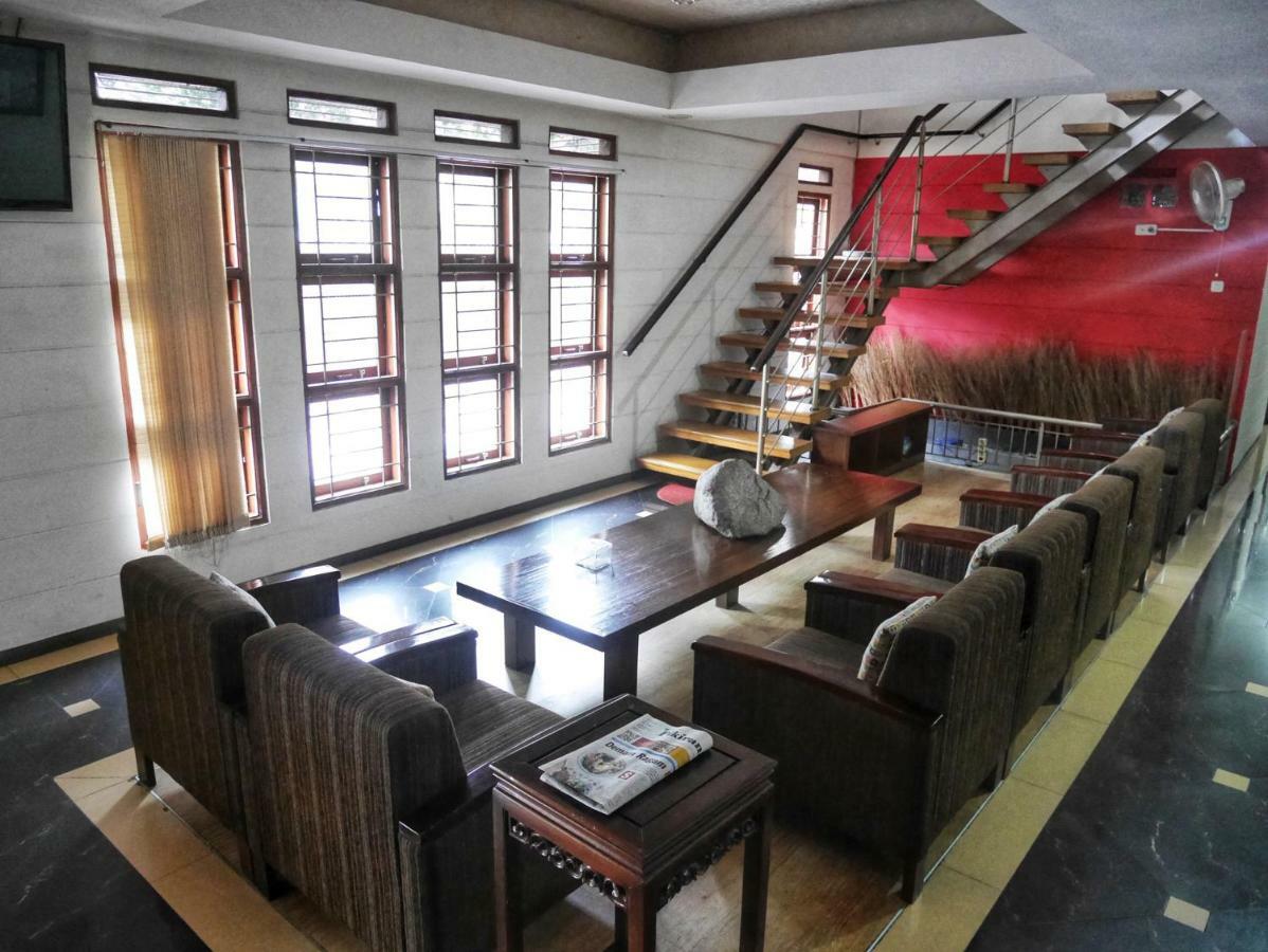 בנדונג Rumah Tawa Hotel Syariah מראה חיצוני תמונה