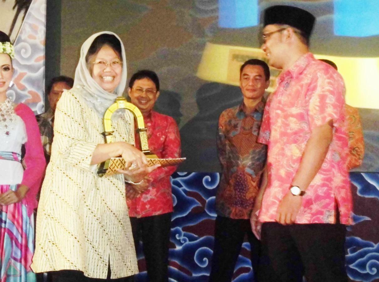 בנדונג Rumah Tawa Hotel Syariah מראה חיצוני תמונה